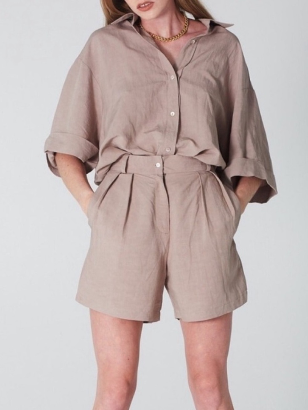 Women's Linen Shorts in Taupe